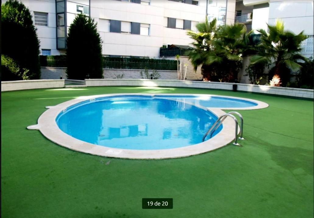 Calido Apartamento Con Piscina En Barcelona Ripollet Eksteriør bilde